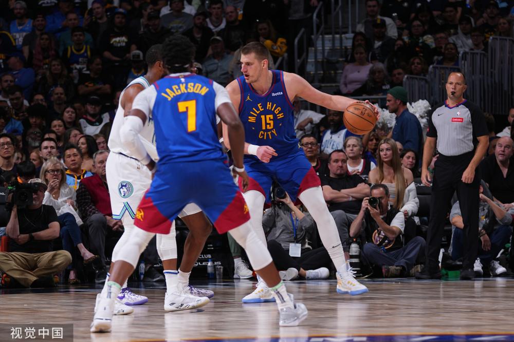 下的表现 下的表现