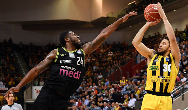 近年来屡创 近年来屡创